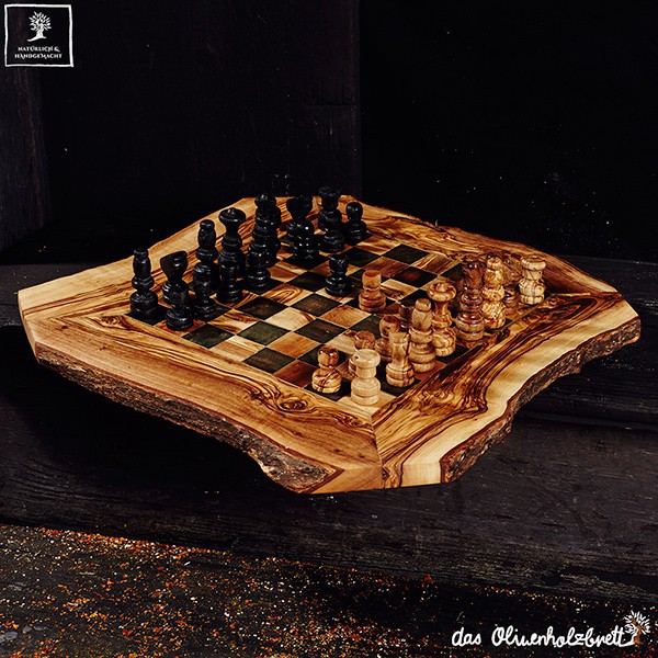 Chess game out of olive wood with drawer, including figures